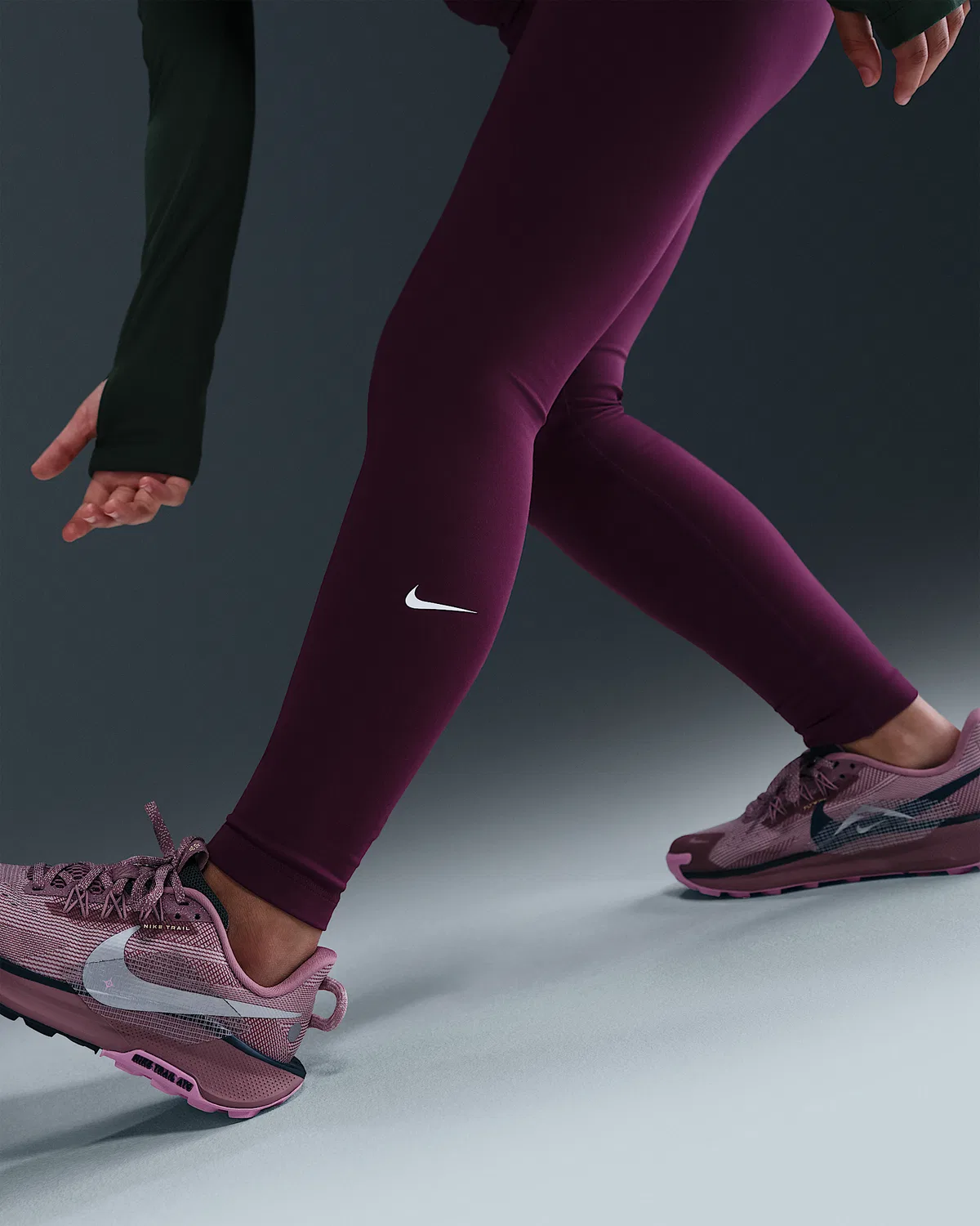 Большие детские (девочки) лосины Nike One Dri-FIT с высокой талией, Bordeaux/White — фото 3