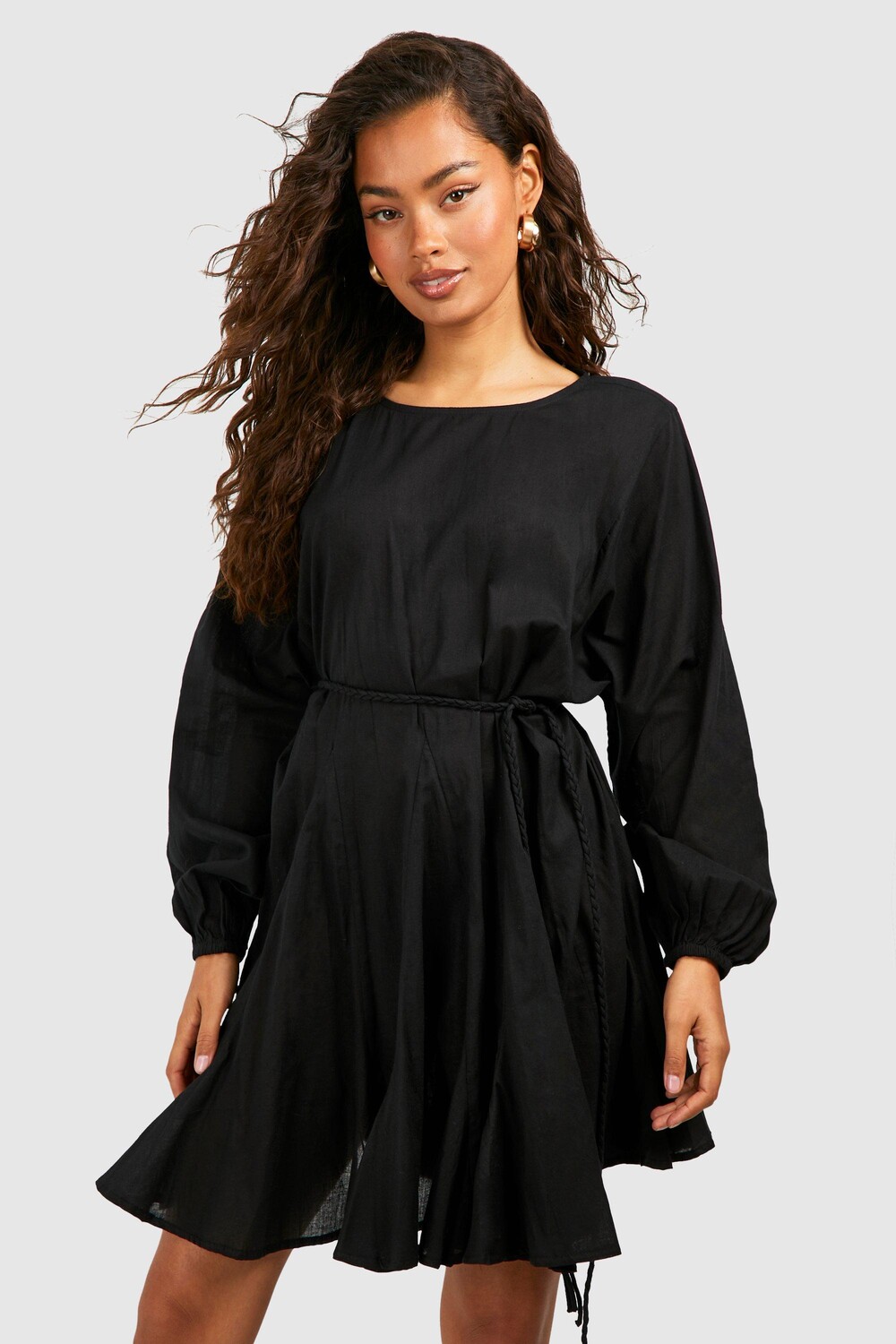 

Хлопковое мини-платье с длинными рукавами-годе boohoo, черный