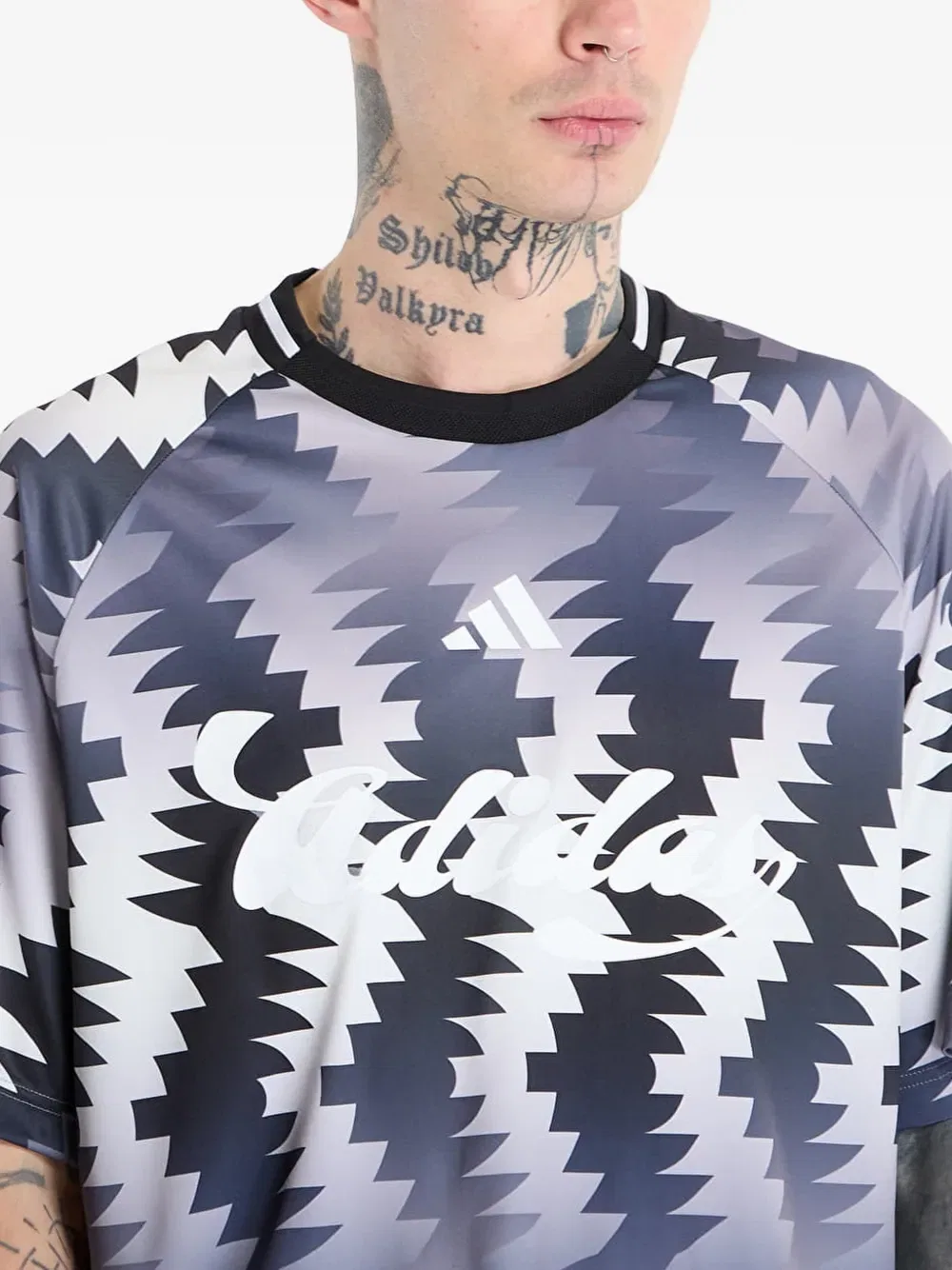 Футболка с зигзагообразным принтом Adidas, серый — фото 4