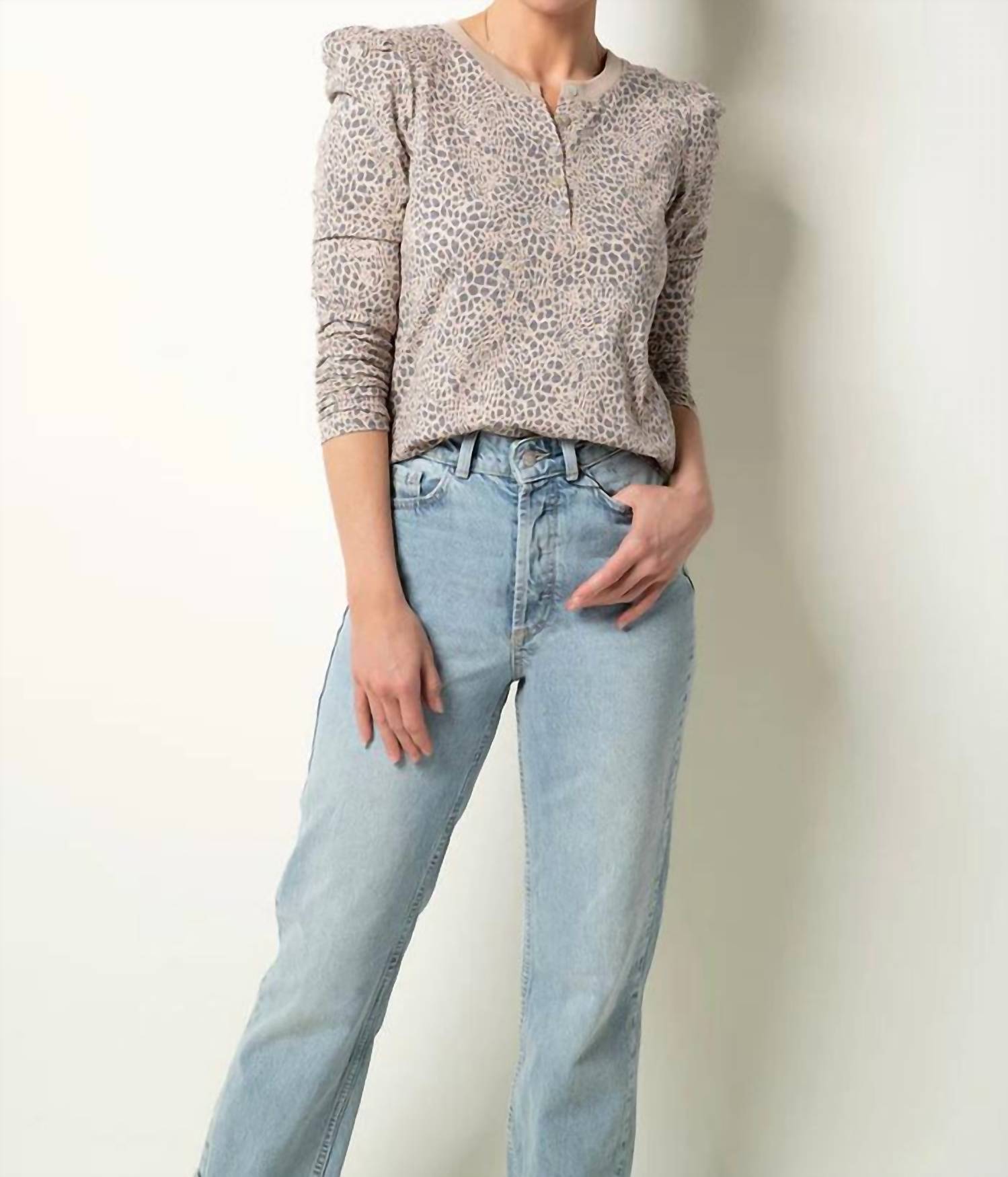 

Топ Bethania в цвете Sunkissed Leopard Tart Collections