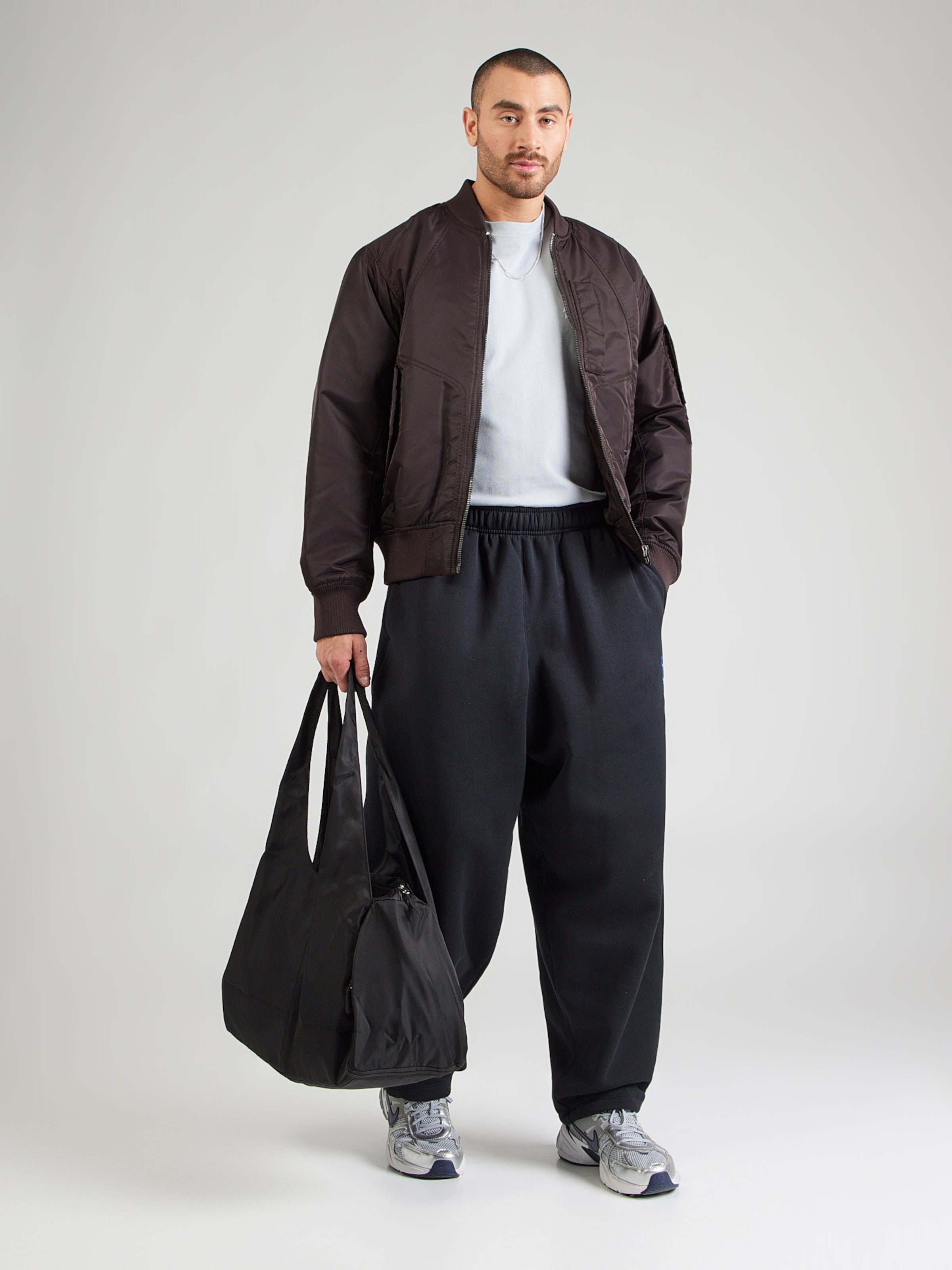 Nike Sportswear Брюки Tapered 'CLUB' в черном цвете — фото 4