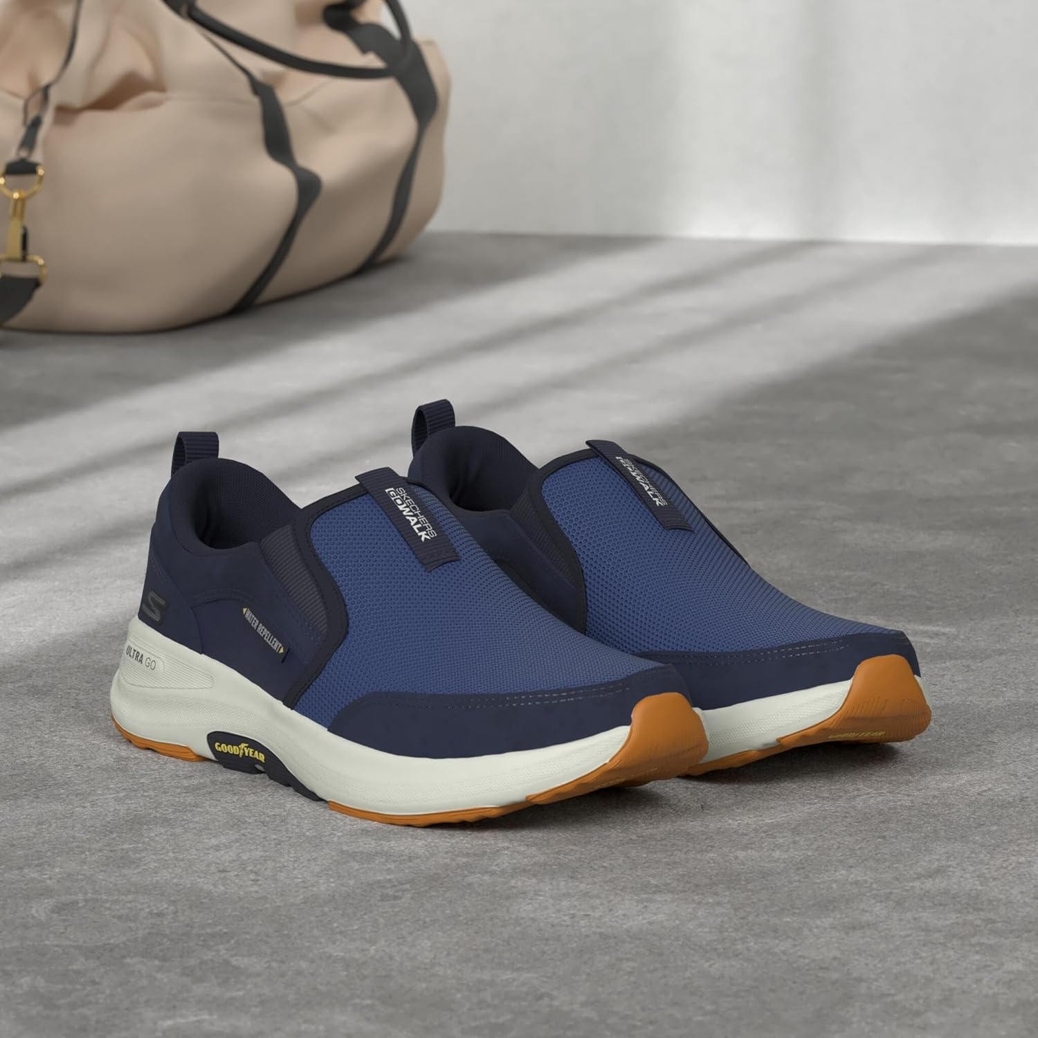 Мужские походные кроссовки Skechers Go Walk Outdoor Andes, темно-синий/желтый — фото 2