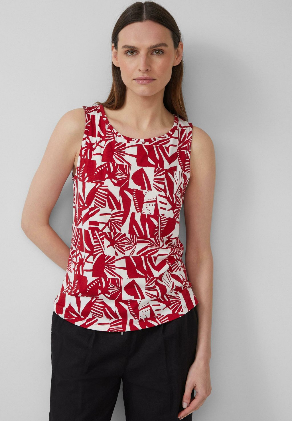 

Топ MIT DEKORATIVEM CUT-OUT s.Oliver, темно-красный