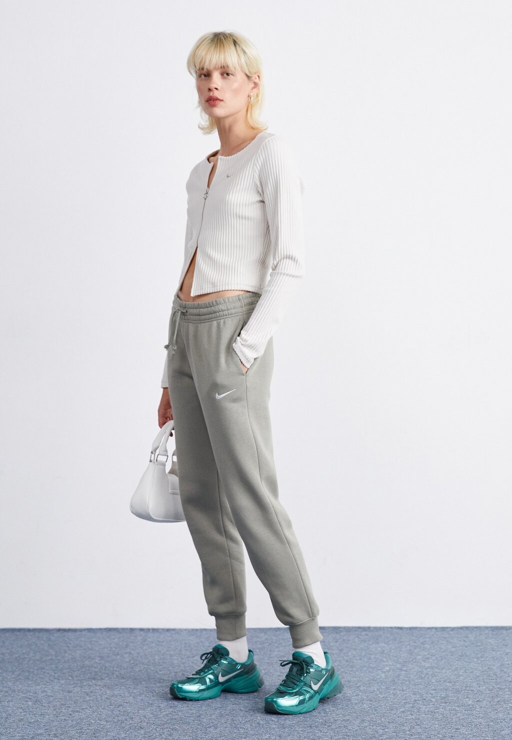 

Спортивные брюки PANT Nike Sportswear, хаки