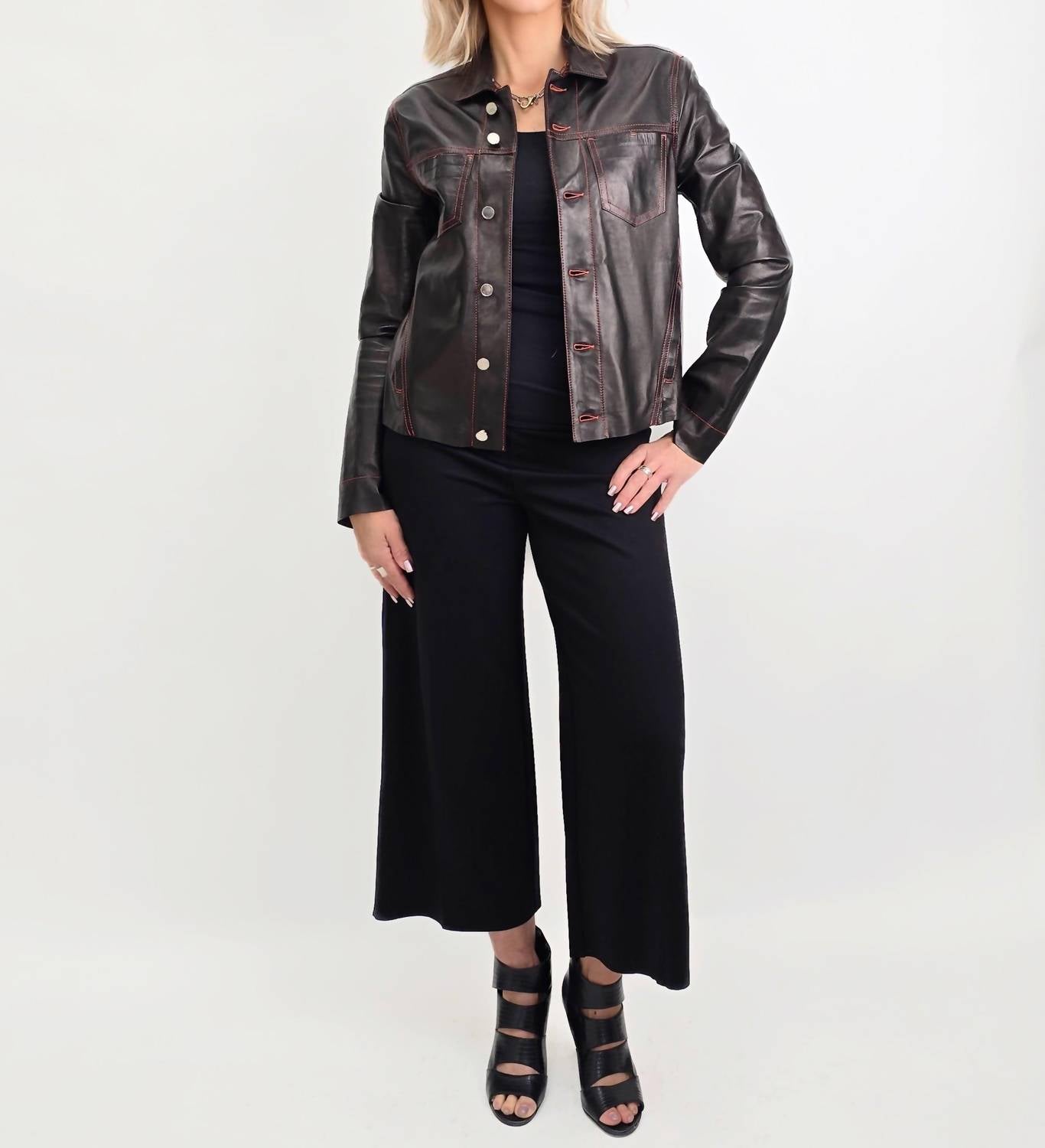 

Черная кожаная куртка с прострочкой Crop Blu Ice