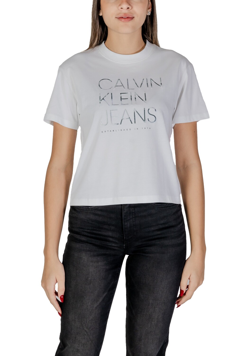 

Футболка женская Calvin Klein Jeans короткая с принтом, белый