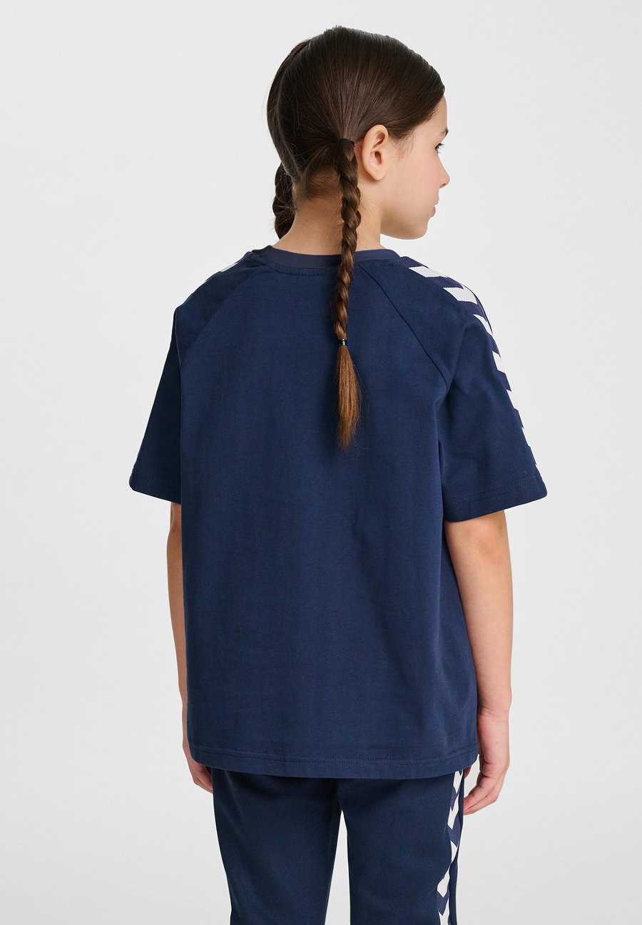 Футболка Hummel HMLJR ARCHIVE LOOSE , Dress Blues/Blue — фото 4