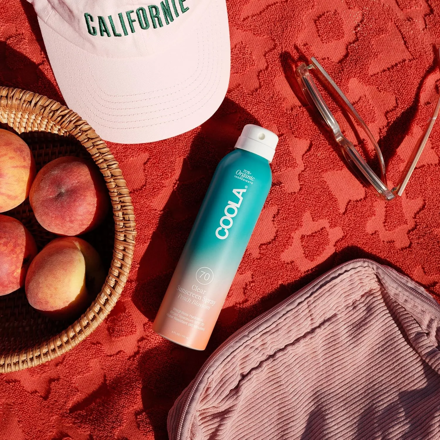 Солнцезащитный спрей COOLA Organic Sunscreen SPF 70, протестирован дерматологами, обеспечивает ежедневную защиту кожи, подходит для веганов и не содержит глютена, аромат персикового цветка. 177 мл (1 шт.) — фото 3