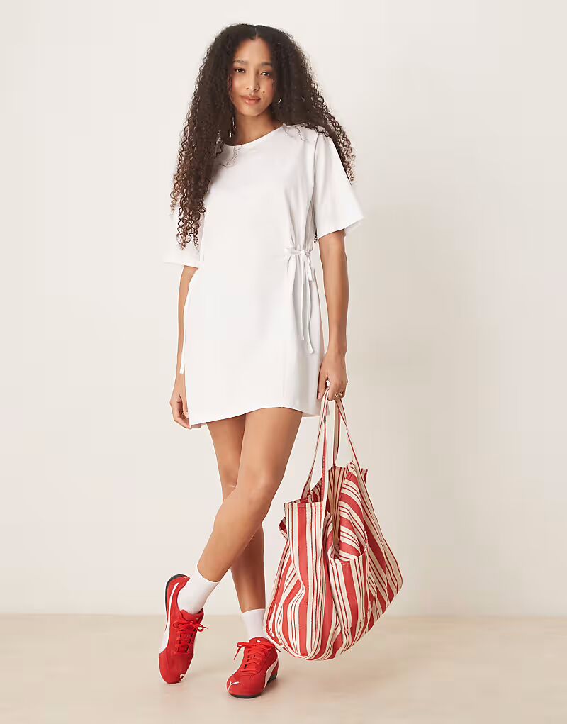 

Платье-рубашка ASOS DESIGN с завязками по бокам и присборенной талией белого цвета