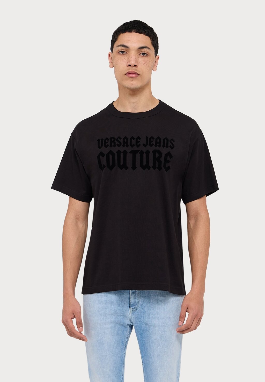 

Футболка с принтом LOGO GOTH Versace, черный