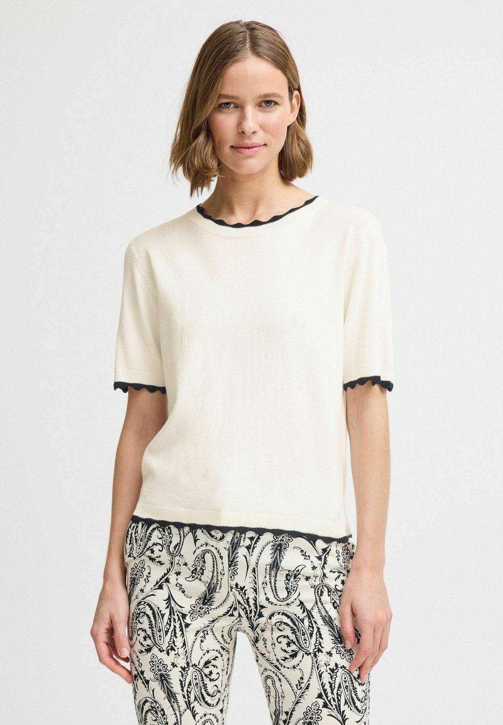 

Базовая футболка OMANJA b.young, белый