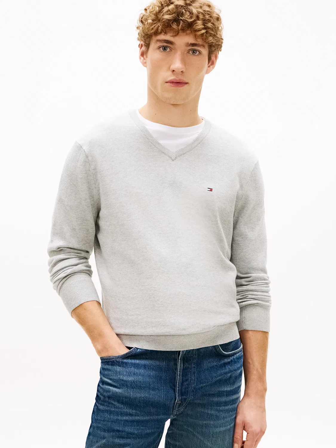 Свитер Tommy Hilfiger ESSENTIAL светло-серого цвета — фото 2