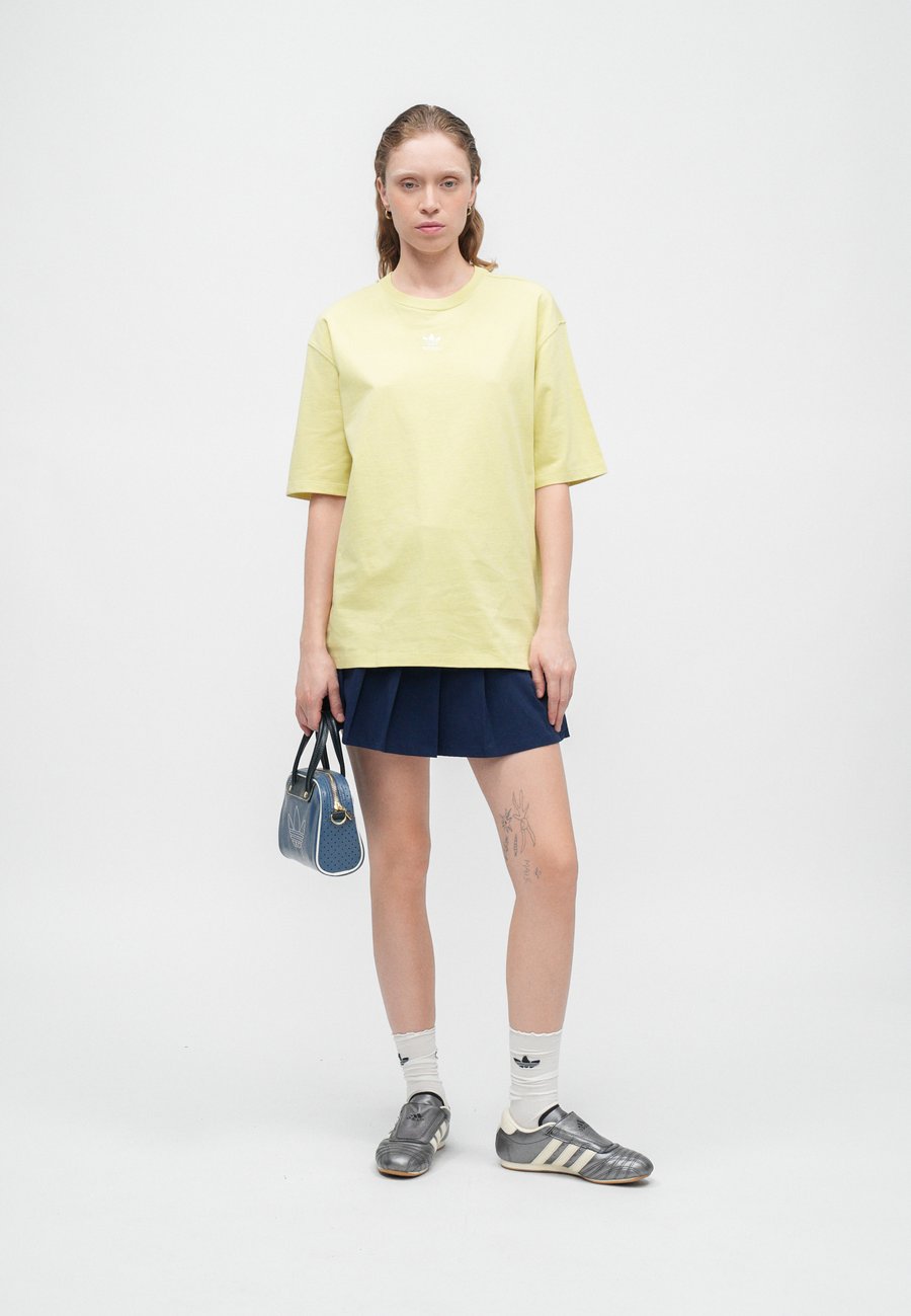 Футболка Adidas Originals TEE, Powder Yellow/Yellow — фото 3