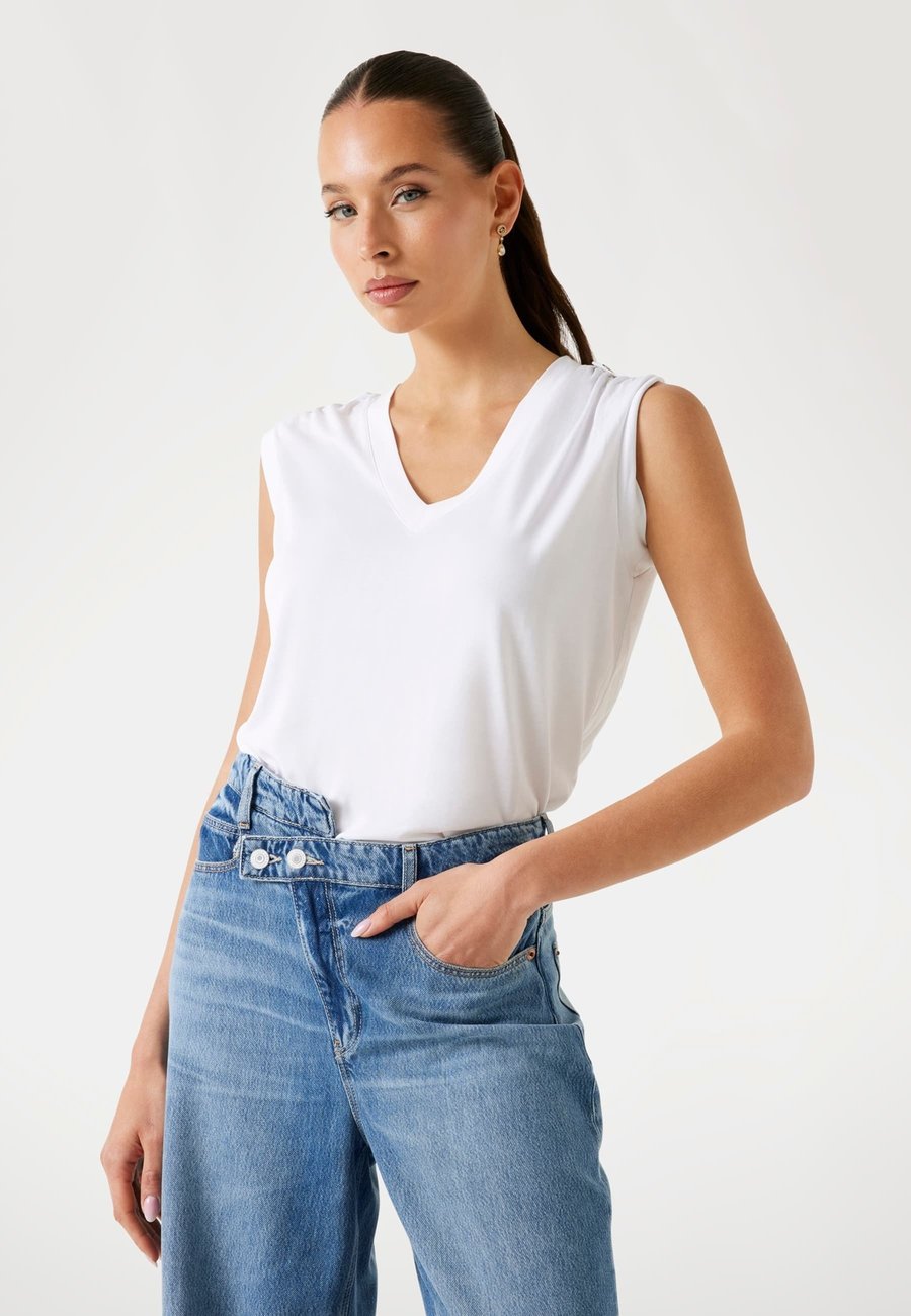 

Футболка Guess Basic T-shirt, Weiß/White, Белый, Футболка Guess Basic T-shirt, Weiß/White