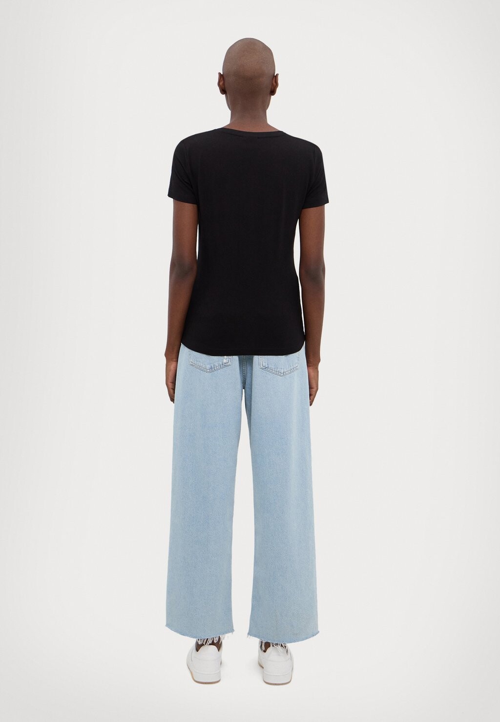 

Принт на футболке EA7 Emporio Armani, черный