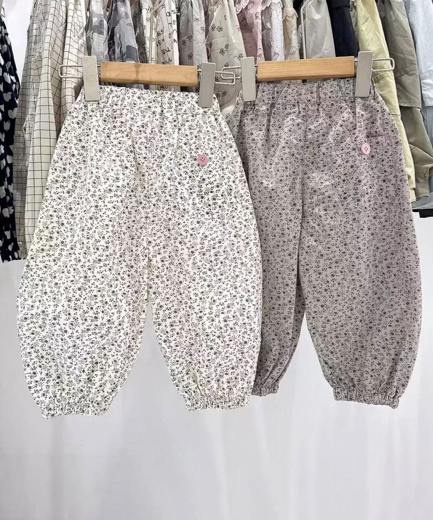 Маленькие штаны-шарики с цветочным принтом Aimoha Kids, off white — фото 4