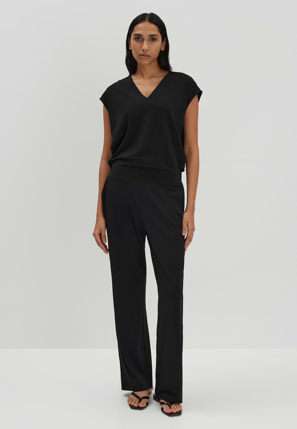 

Комбинезон LOOSE FIT LONG V-NECK someday., черный
