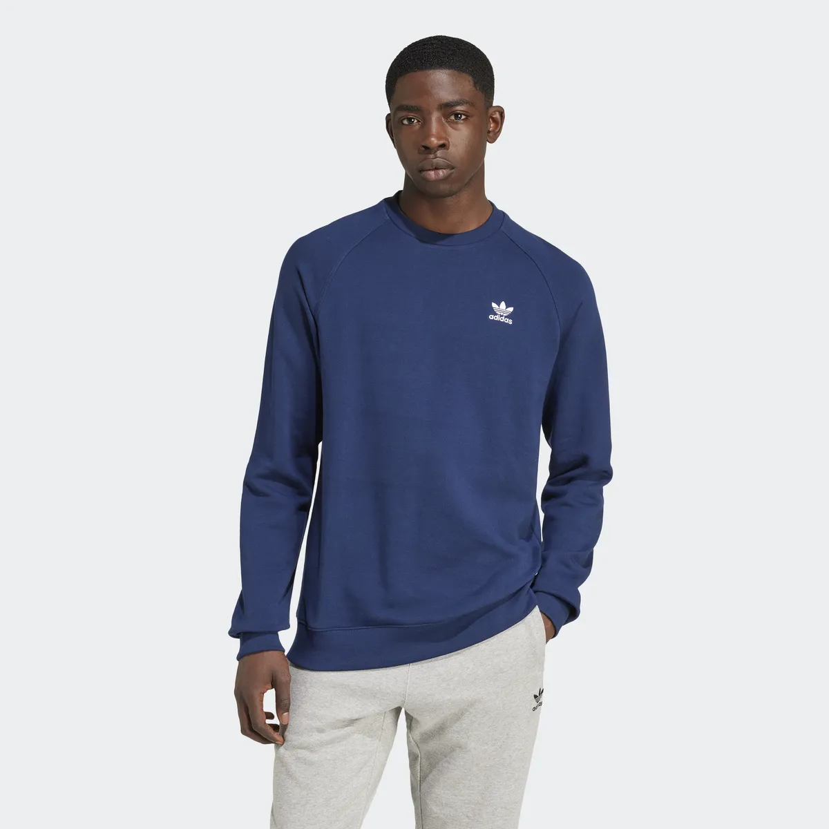 

Толстовка Adidas Originals "ESS CREW", цвет Night Indigo