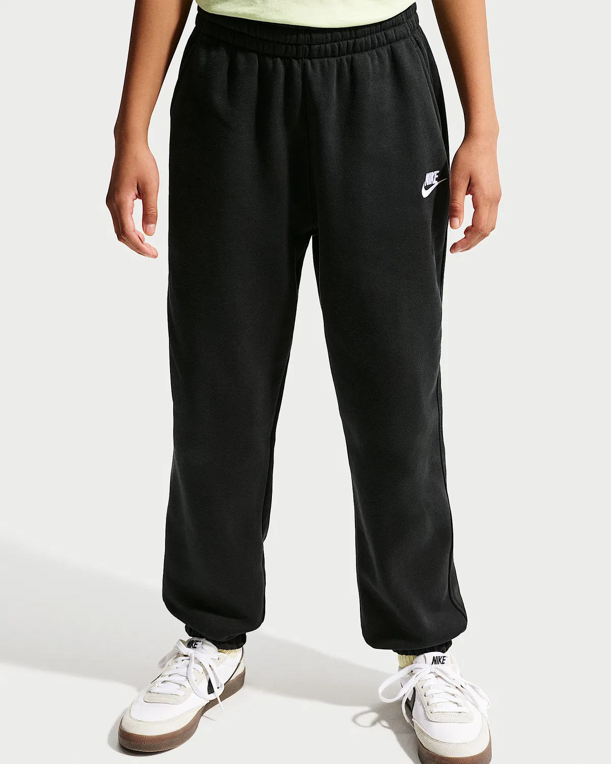 Детские свободные штаны Nike Sportswear Club Fleece, Black/White — фото 2