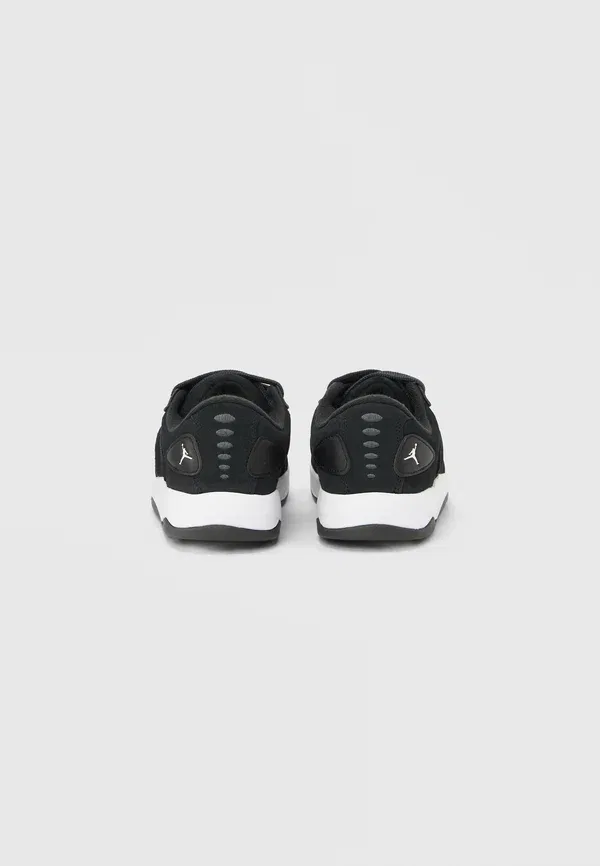 Кроссовки тренировочные Jordan, black/white/dark smoke grey, черный/белый/темно-серый дымчатый — фото 3