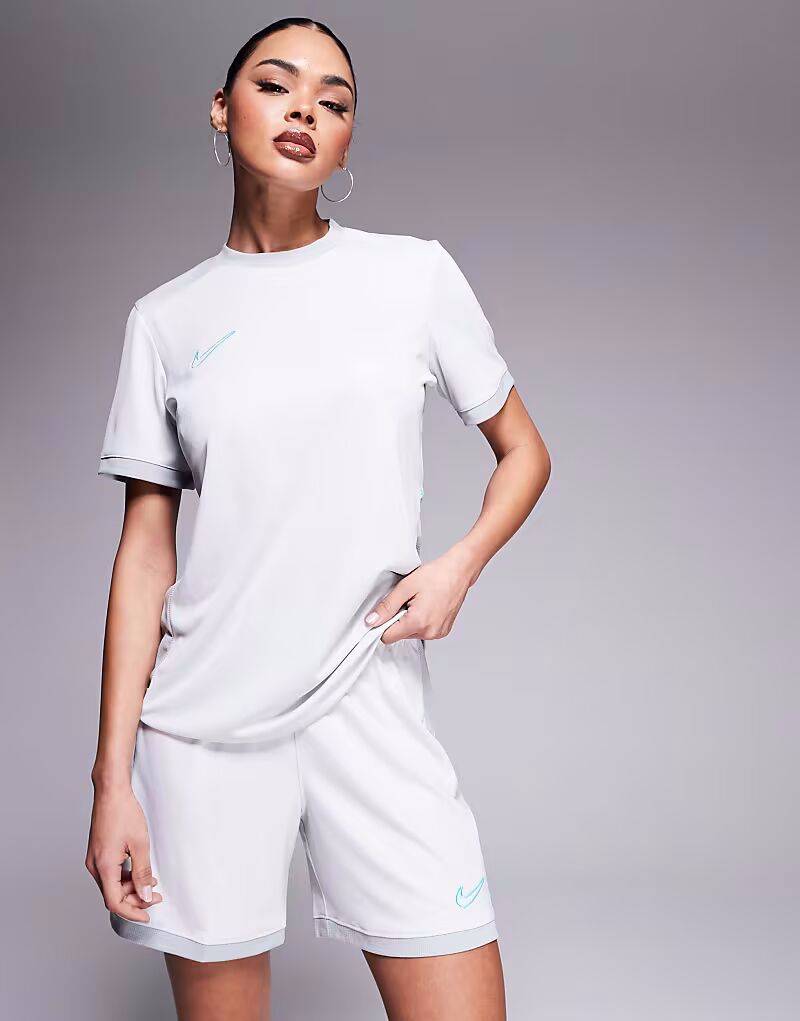 

Футболка Nike Football Academy 25 Dri-FIT серого цвета