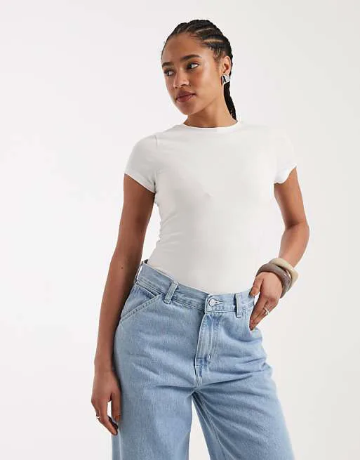 

Белое боди с круглым вырезом New Look