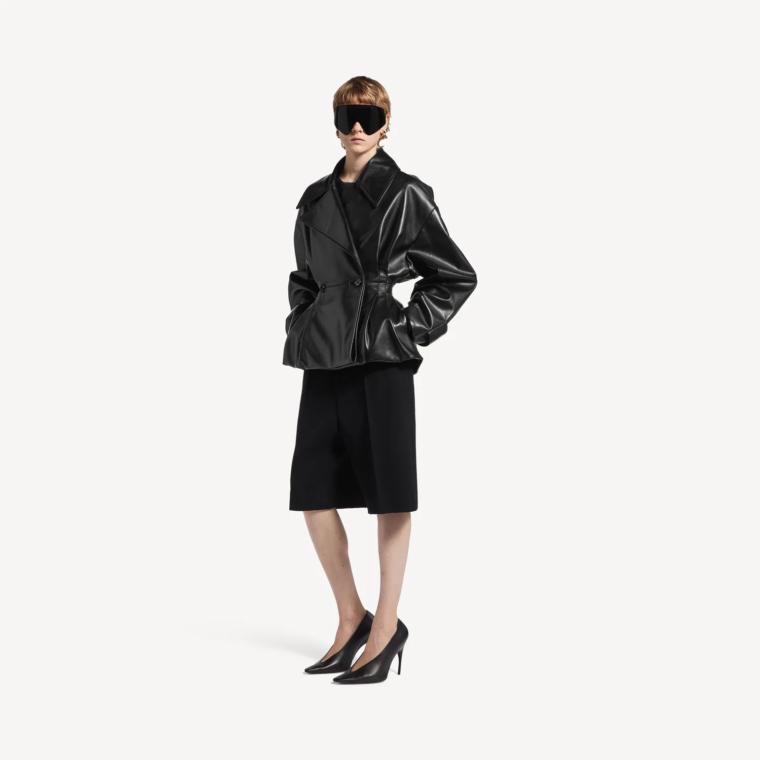 Женский короткий тренч со складками черного цвета BALENCIAGA, черный — фото 2