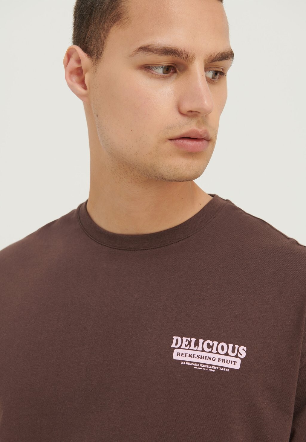 

Футболка с принтом Unisex YOURTURN, коричневая