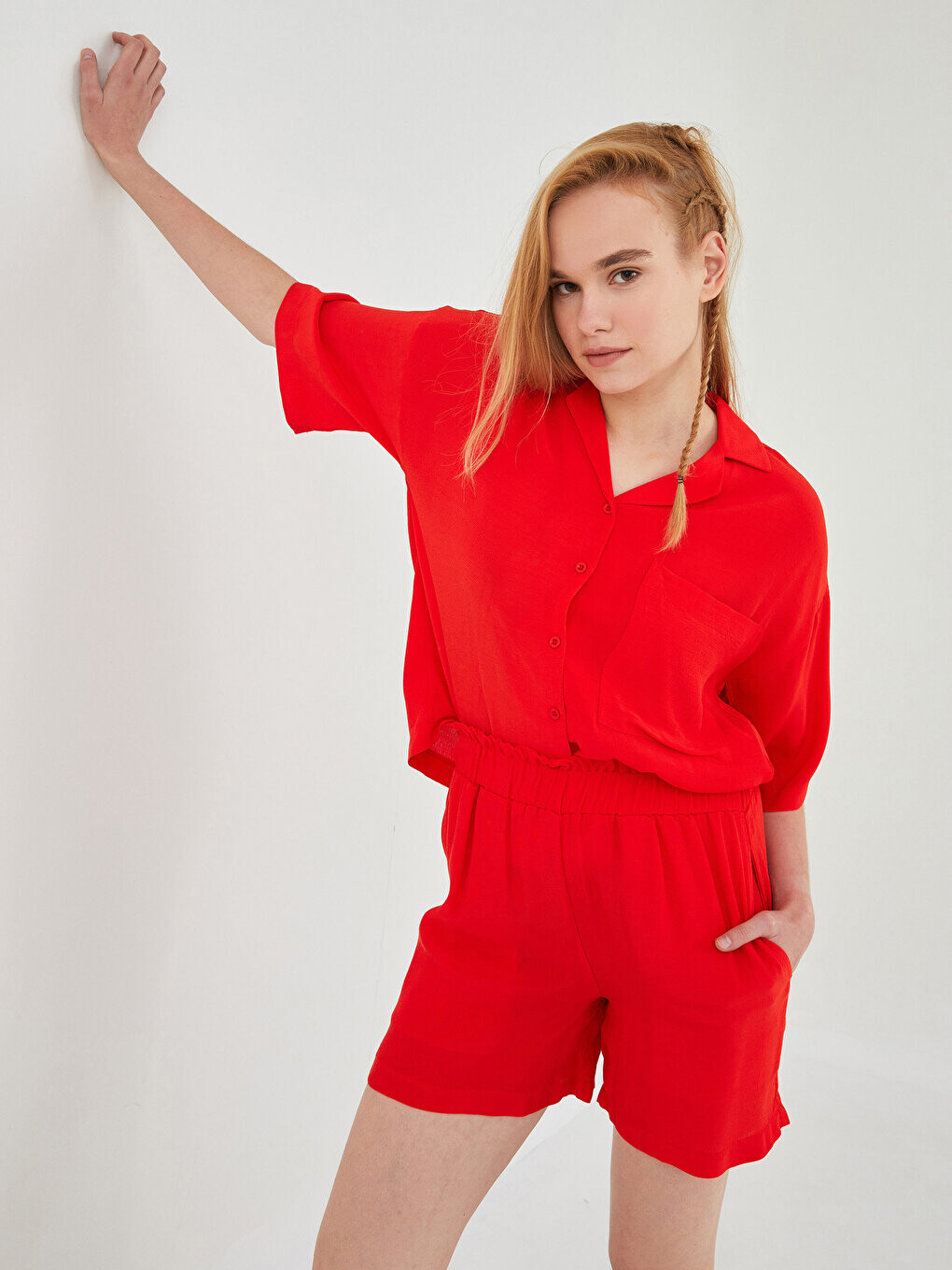 

Женские шорты-бермуды с эластичной резинкой на талии и плоским карманом XSIDE