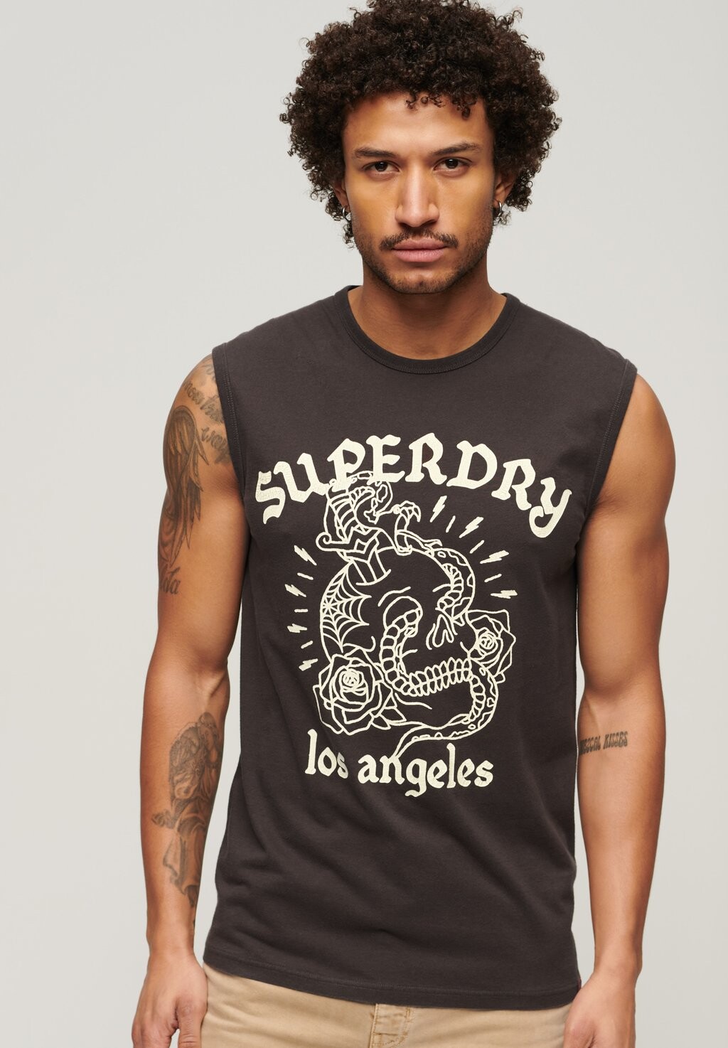 

Топ TATTOO GRAPHIC Superdry, цвет bison black