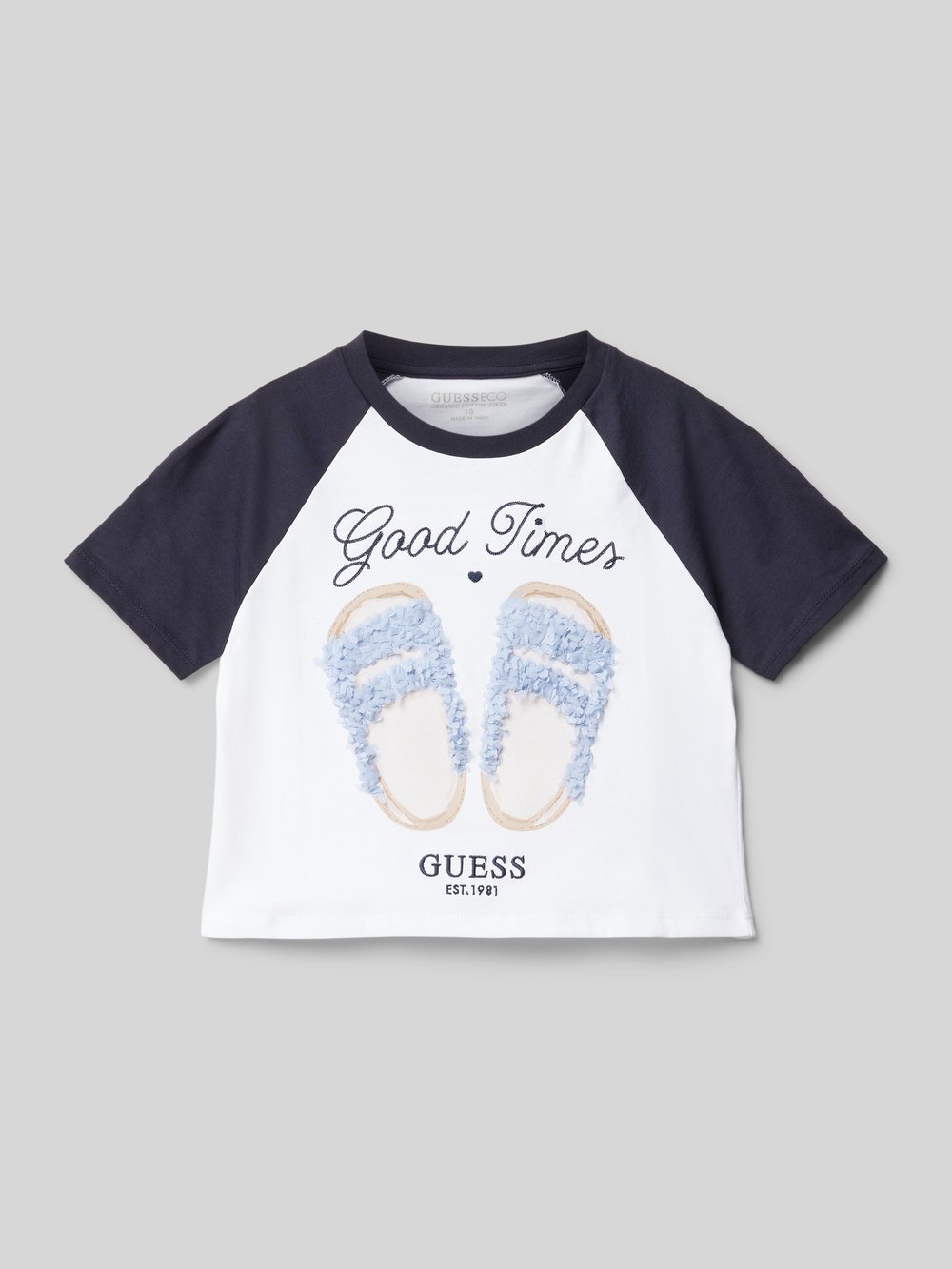 

Укороченная футболка с этикеткой Guess