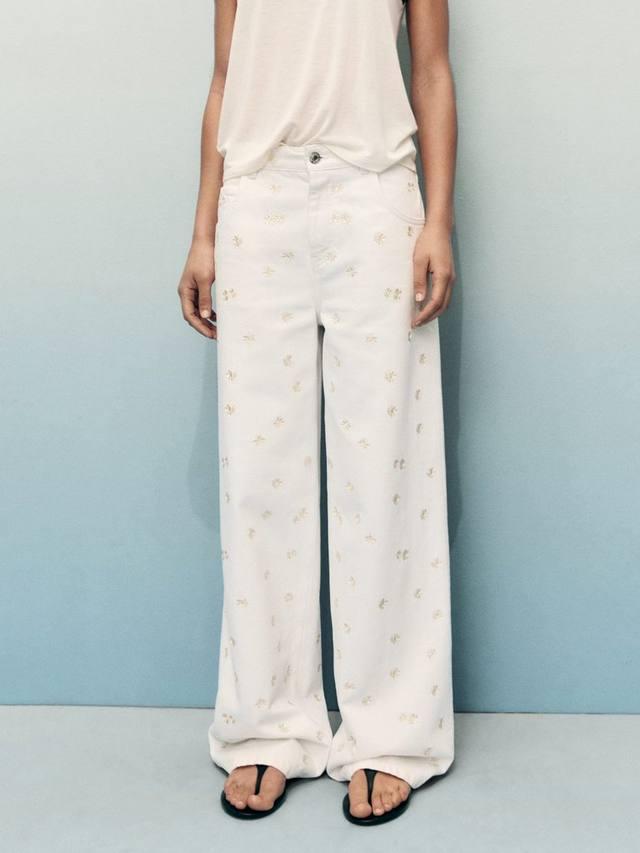 

Джинсы Massy Cotton с цветочной вышивкой и широкими штанинами Mango