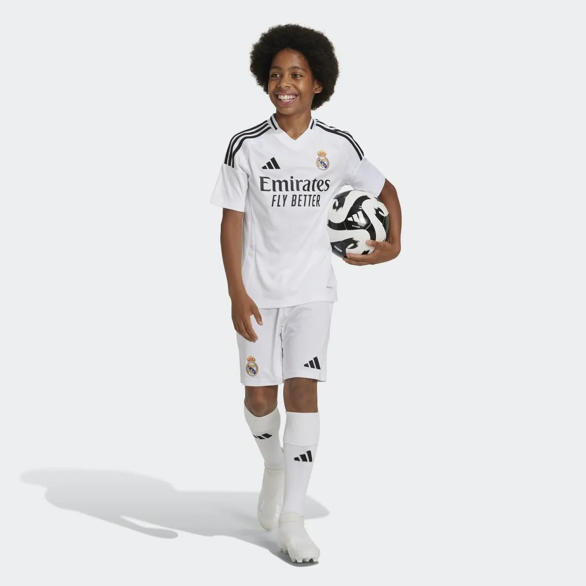 

Футбольные шорты для мальчиков первая форма Real Madrid 24/23 Adidas, белый