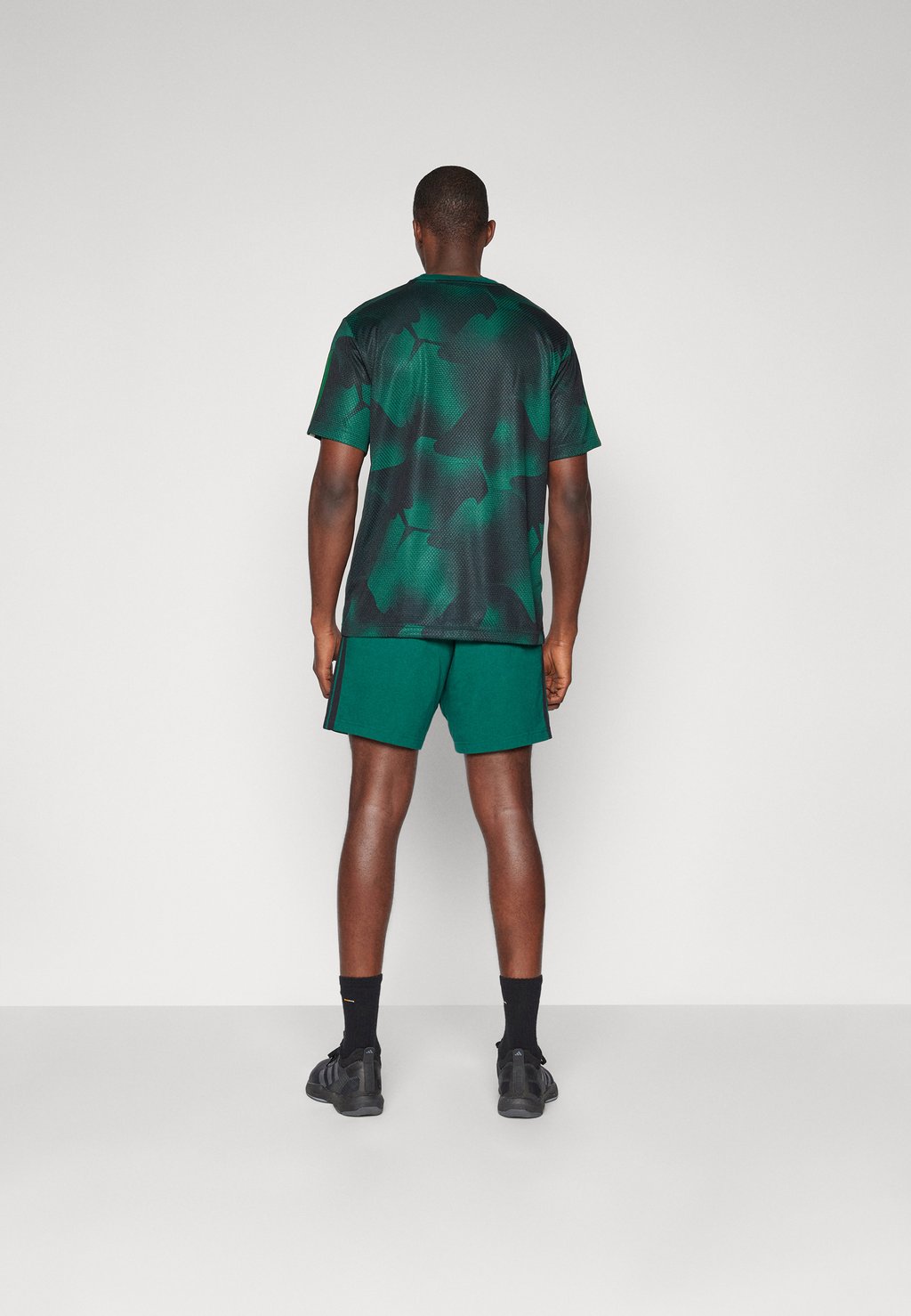 Спортивные шорты Adidas Sportswear, темно-зеленый — фото 3