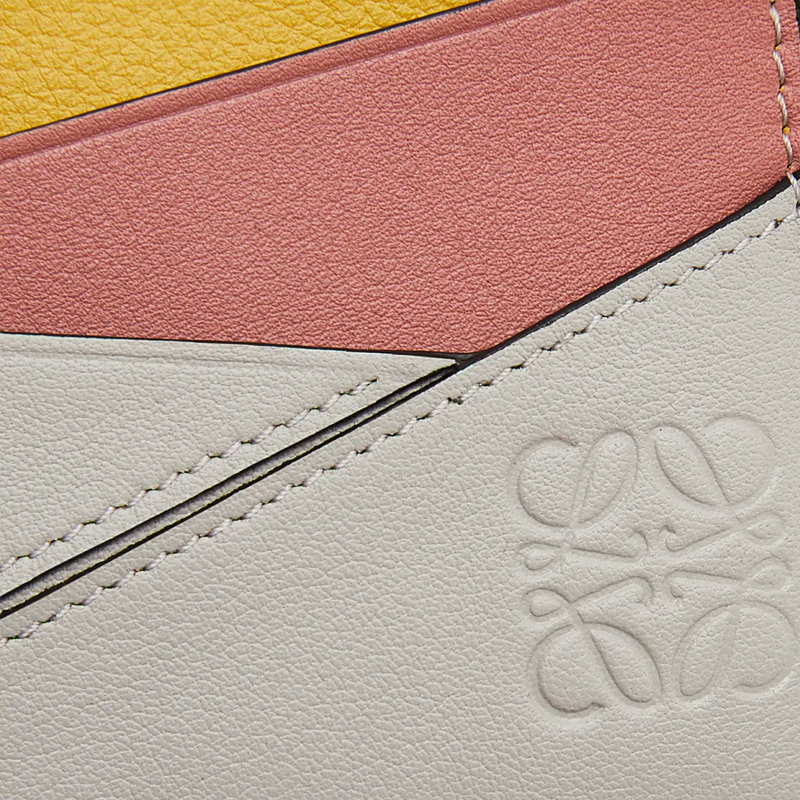 LOEWE Кожаный картхолдер для женщин в нежно-сером и персиково-розовом цвете — фото 4