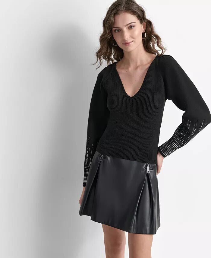 

Женский ребристый свитер с заклепками на манжетах и V-образным вырезом DKNY, черный