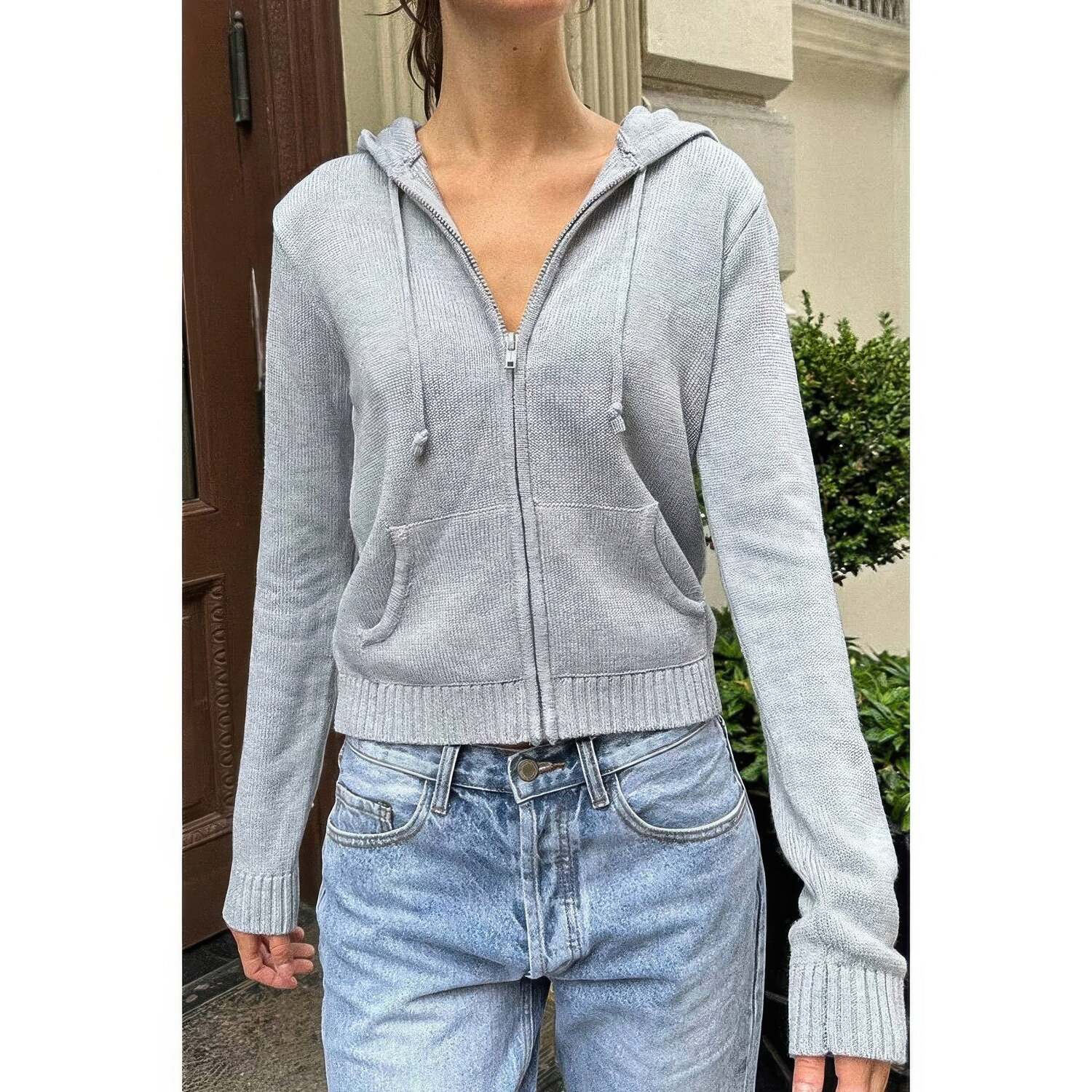 

Толстовка с капюшоном из плотного трикотажа с карманами на молнии Truedames, серый