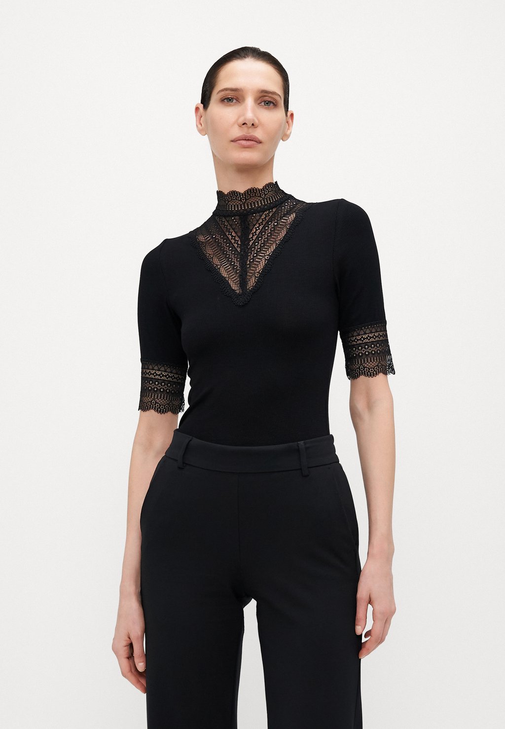 

Футболка с принтом ONLTILDE HIGHNECK ONLY Tall, черный