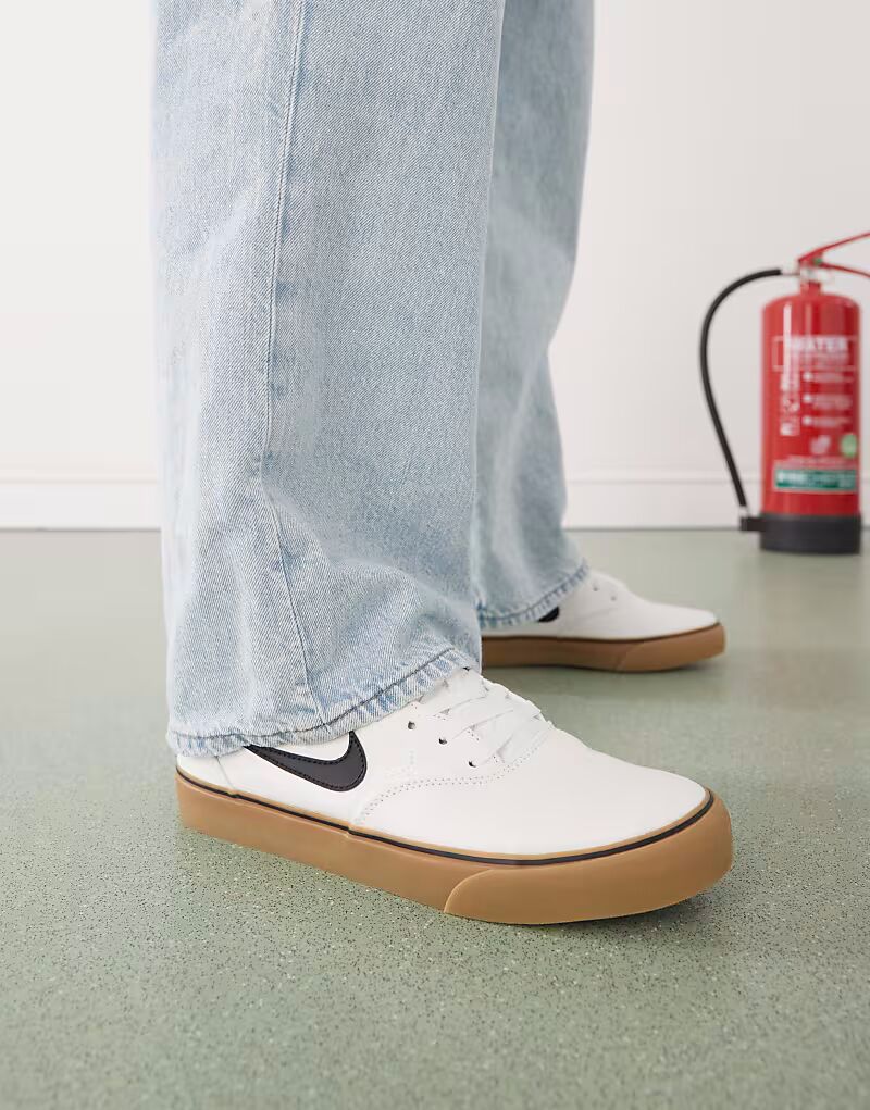 Кроссовки Nike SB Chron 2 белого цвета с коричневой резиновой подошвой — фото 4