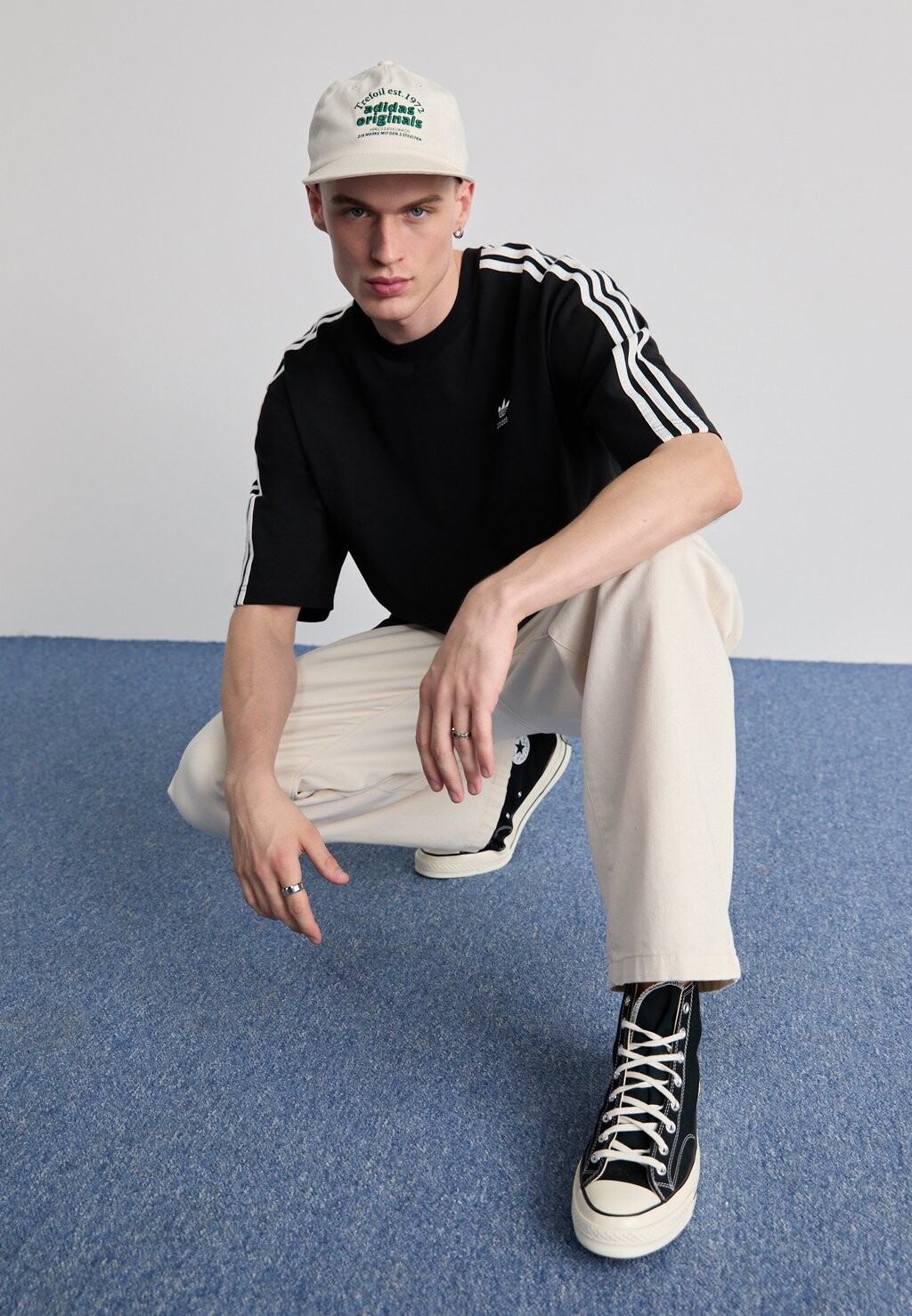 

Футболка с принтом Oversize adidas Originals, черная