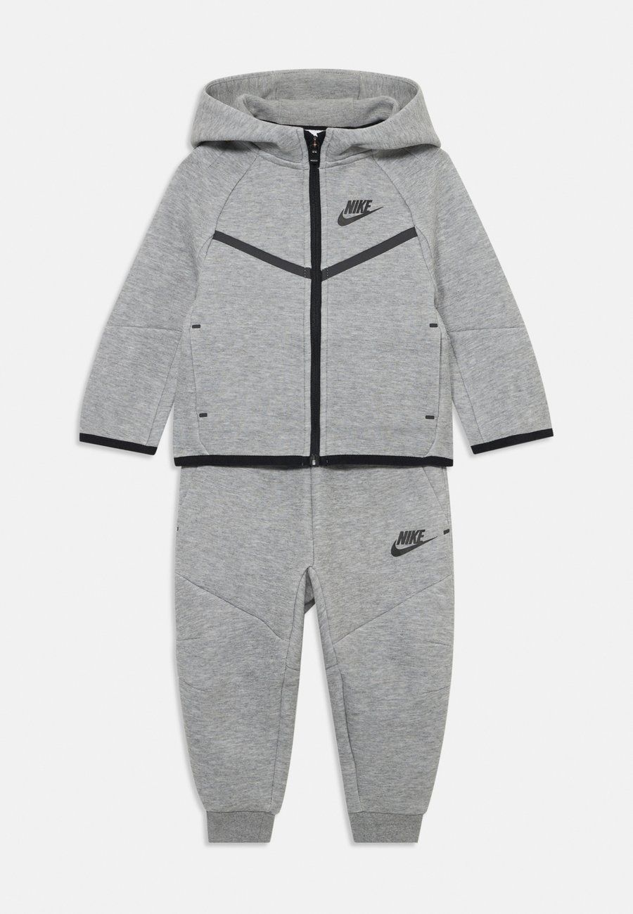 

Толстовка Nike Sportswear TECH SET UNISEX, Grey Heather/Mottled Grey