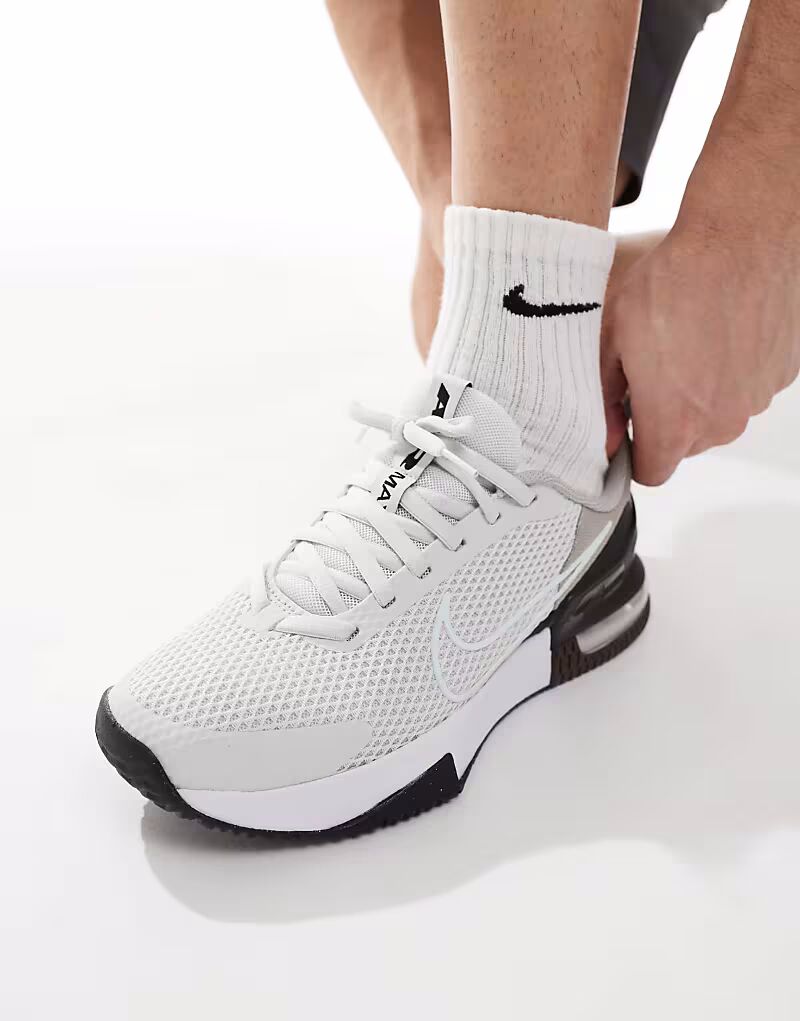 

Кроссовки Nike Training Air Max Alpha 6 светло-серого цвета