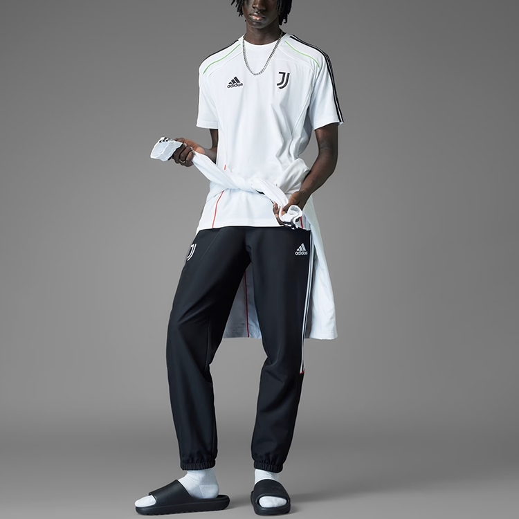 Футболка Juventus Urban Purist с коротким рукавом Adidas, белый/черный — фото 3