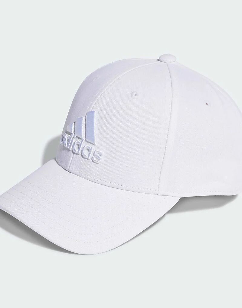 

Бейсболка с большим логотипом в тон белого цвета adidas performance