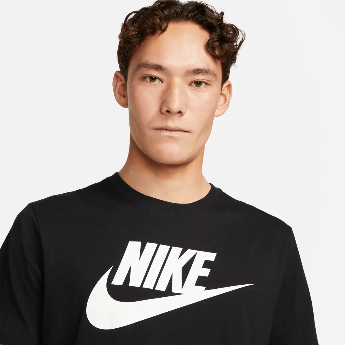 Футболка Nike Sportswear Tee, черный — фото 3