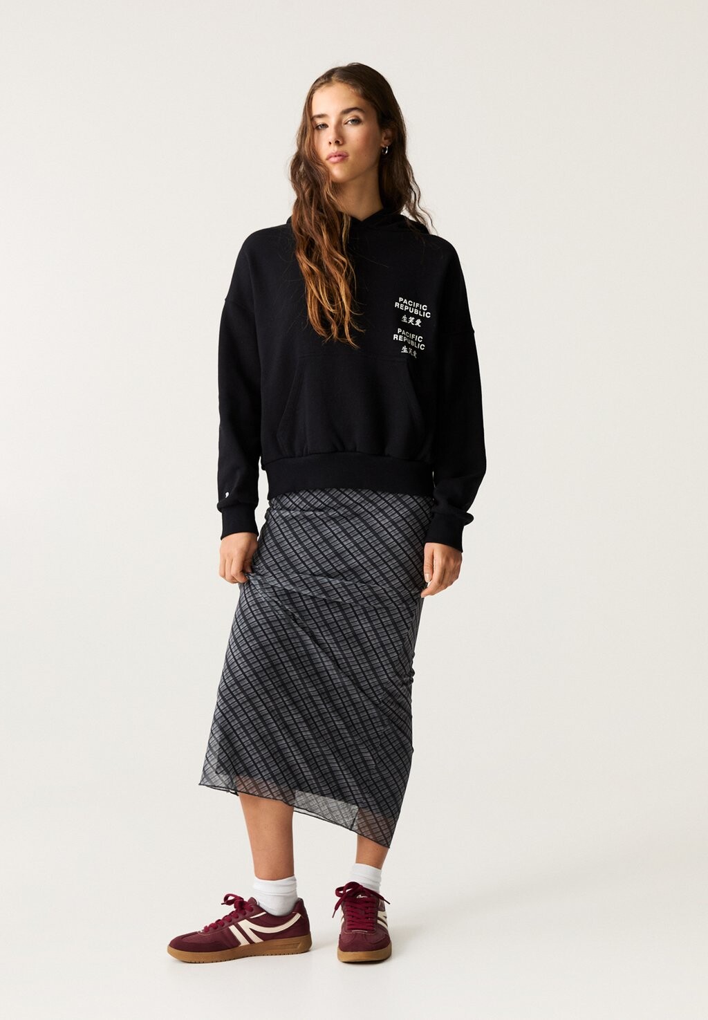 

Толстовка с капюшоном PULL&BEAR, черный