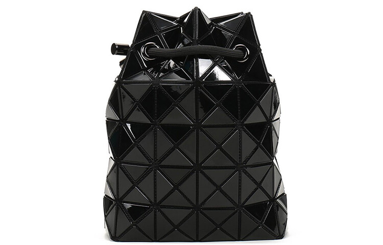 

Issey Miyake Женская сумка на плечо с отжимом