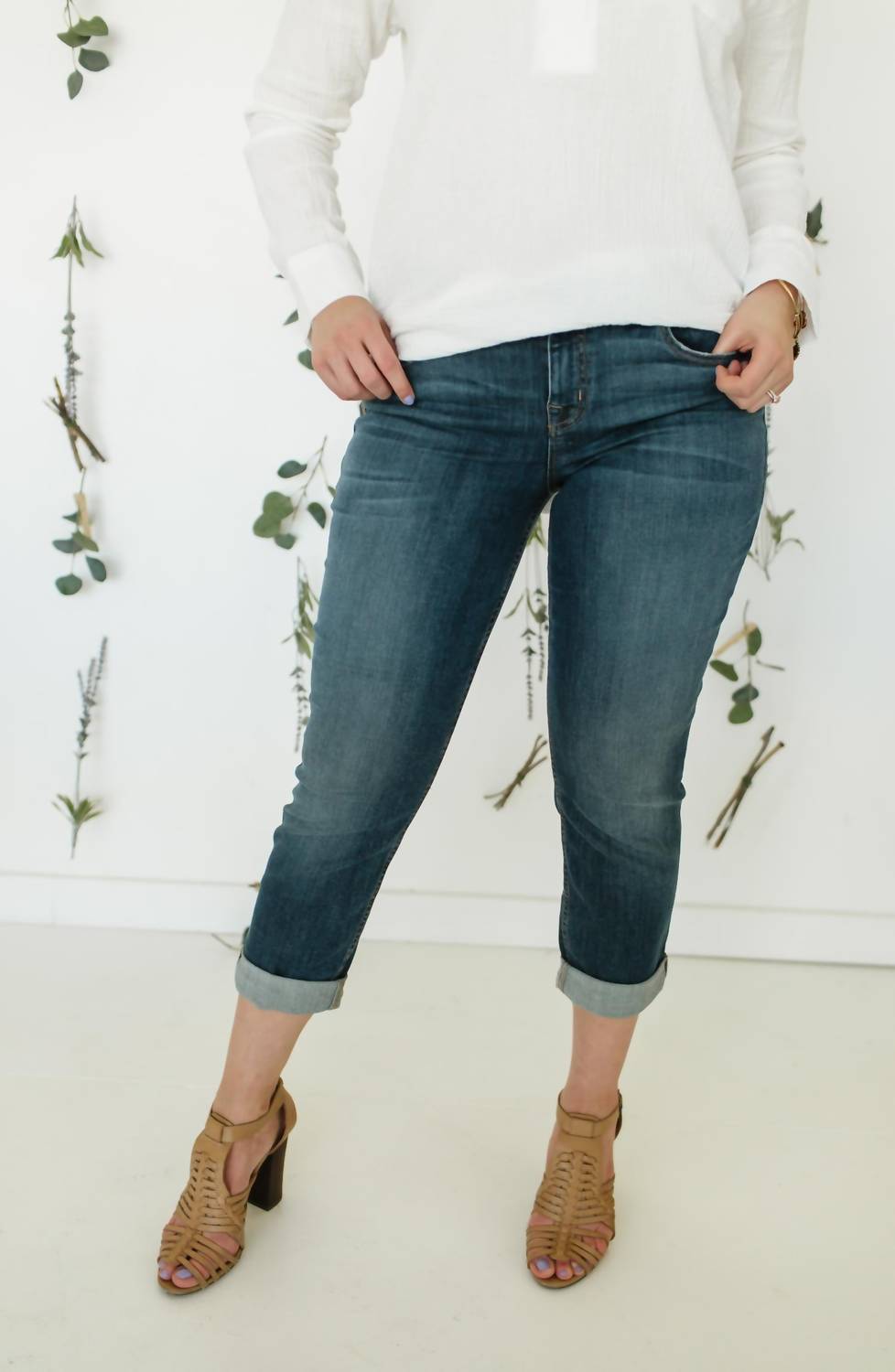 

Джинсы-скинни Lily Midrise Skinny Crop в синем цвете Level99