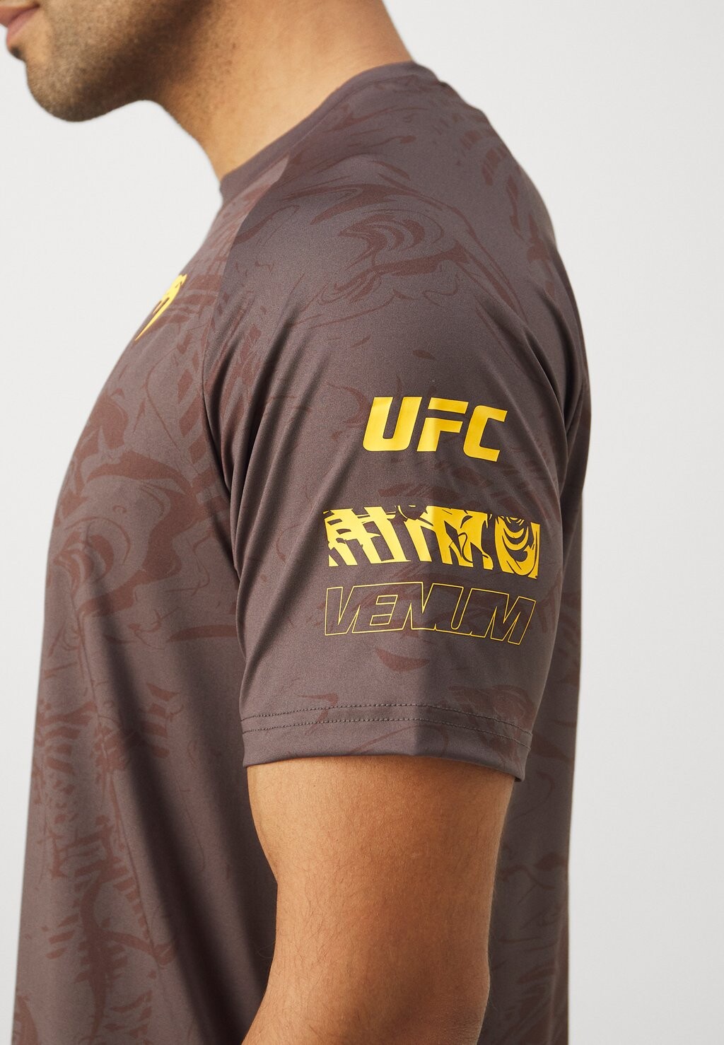 

Спортивная футболка UFC FIGHT WEEK MENS Venum, темно-коричневый