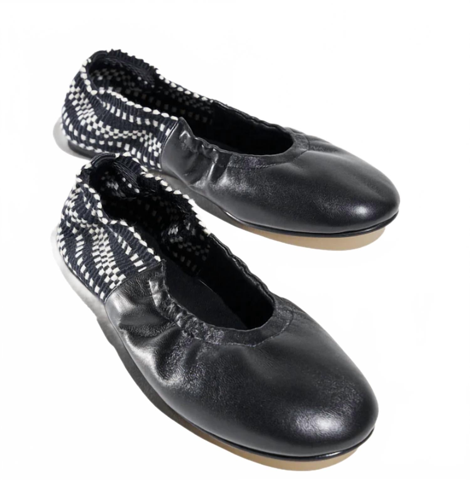 Женские мягкие кожаные балетки In Black Amambaih